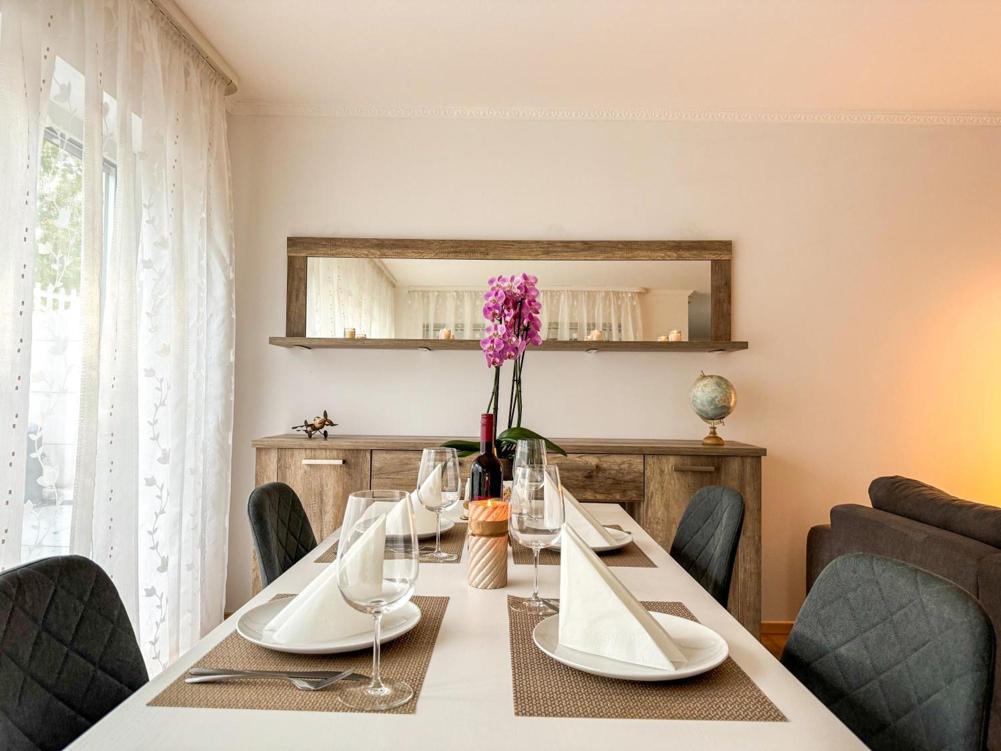 Modern Und Lichtdurchflutet - Ferienwohnung Mit Terrasse Fachbach Esterno foto